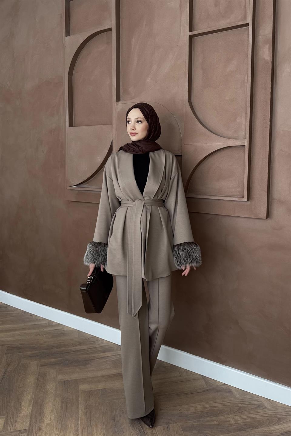 Kürk Kol Detaylı Pantolonlu Takım - Vizon