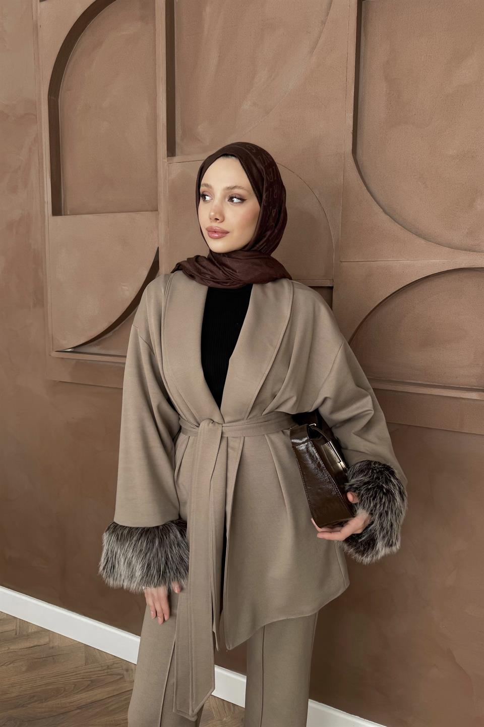 Kürk Kol Detaylı Pantolonlu Takım - Vizon