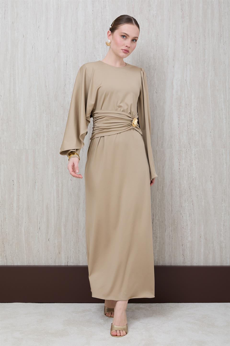 Pelerin Kol Gold Aksesuarlı Elbise - Vizon