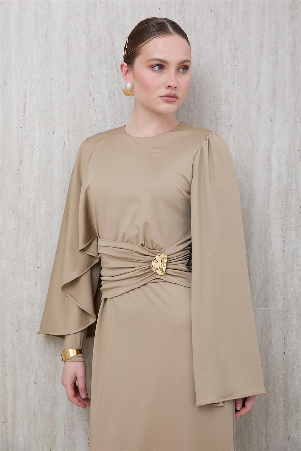 Pelerin Kol Gold Aksesuarlı Elbise - Vizon