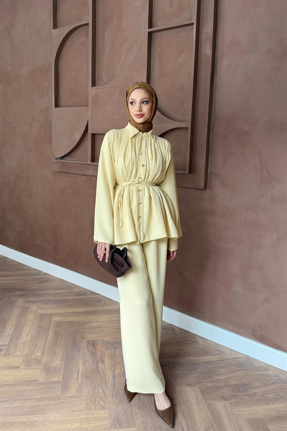 Pileli Pantolonlu Takım - Sarı