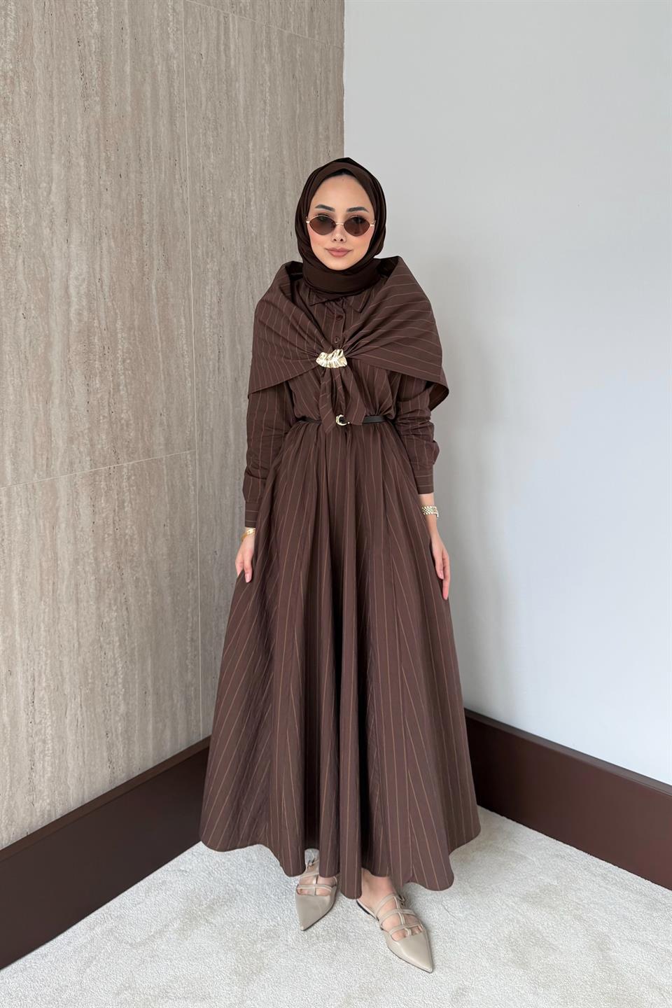 Şal Aksesuarlı Çizgili Elbise - Kahve