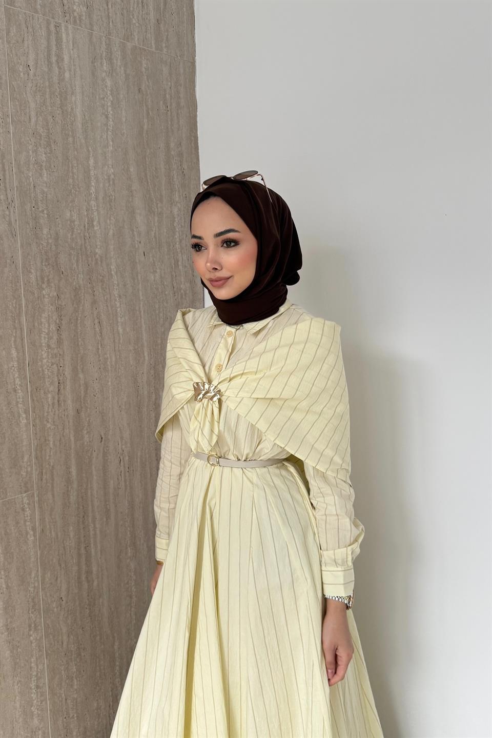 Şal Aksesuarlı Çizgili Elbise - Sarı