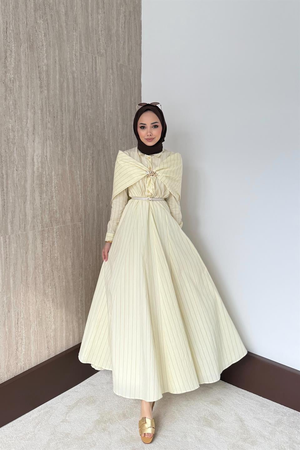 Şal Aksesuarlı Çizgili Elbise - Sarı