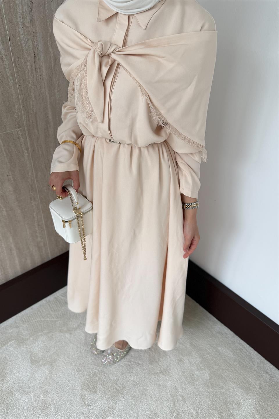Şal Aksesuarlı Kemerli Modal Elbise - Bej
