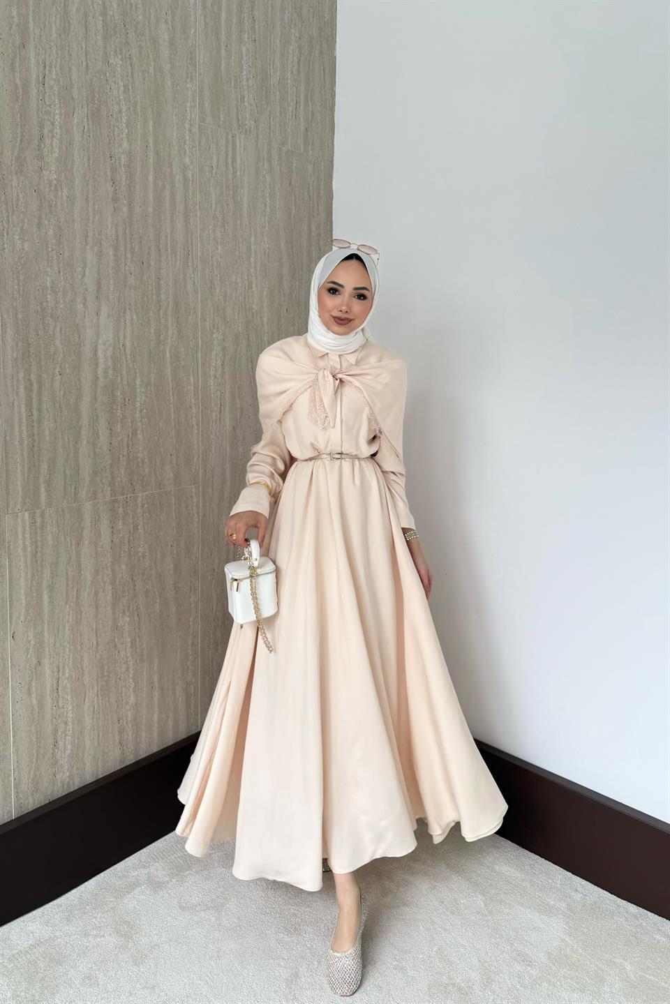 Şal Aksesuarlı Kemerli Modal Elbise - Bej