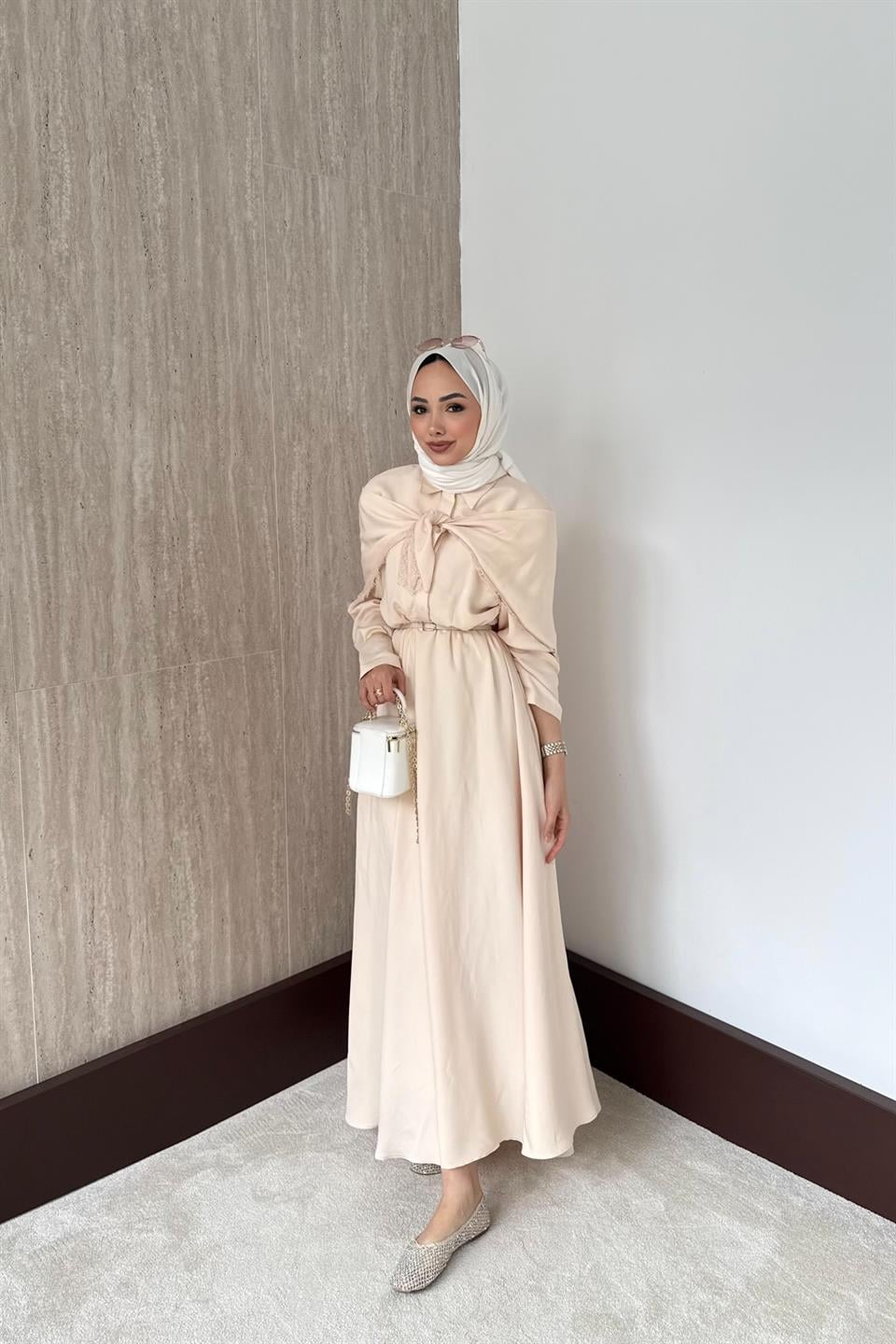 Şal Aksesuarlı Kemerli Modal Elbise - Bej