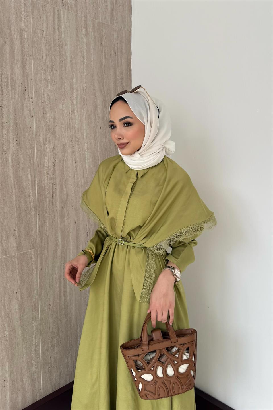 Şal Aksesuarlı Kemerli Modal Elbise - Yağ Yeşili