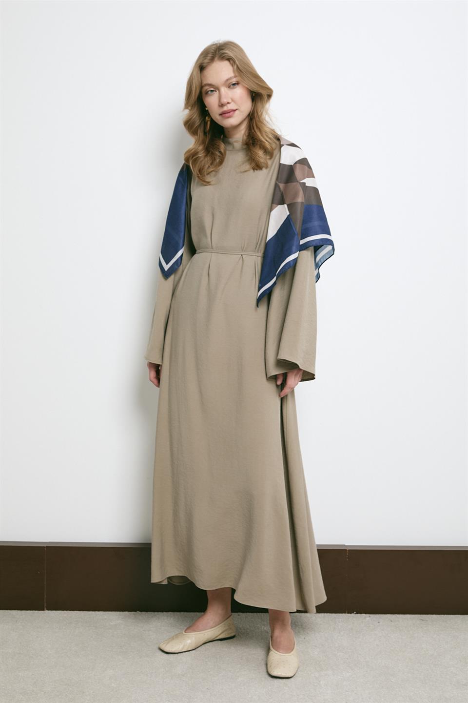 Şal Aksesuarlı Modal Elbise - Taş