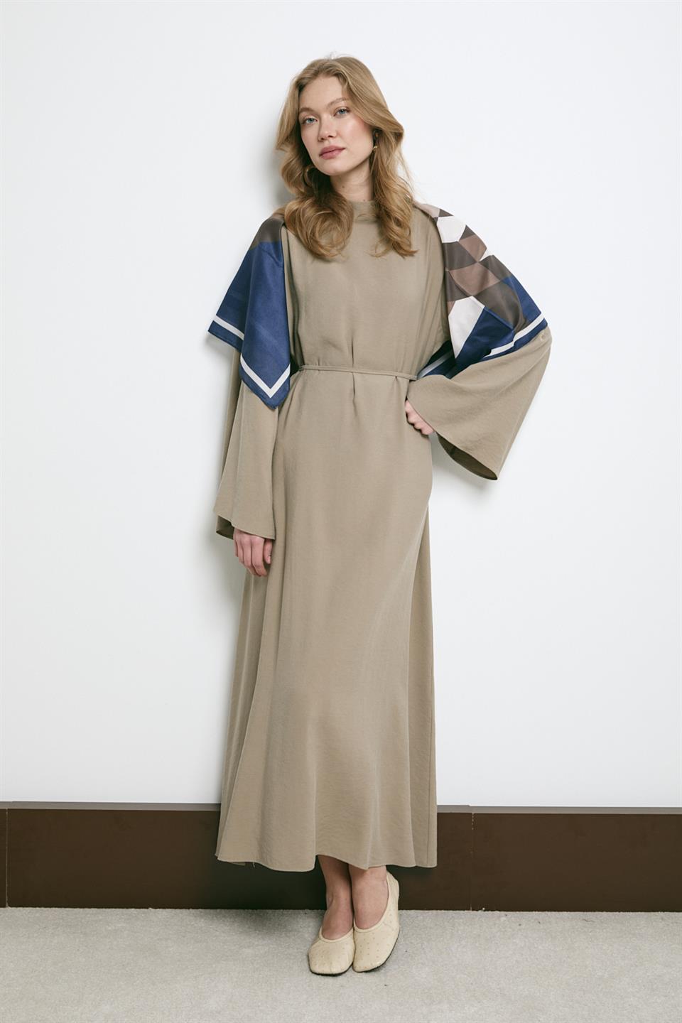 Şal Aksesuarlı Modal Elbise - Taş