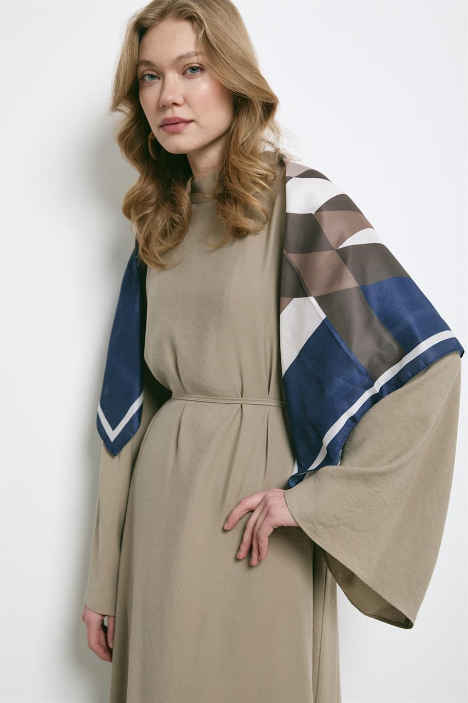 Şal Aksesuarlı Modal Elbise - Taş