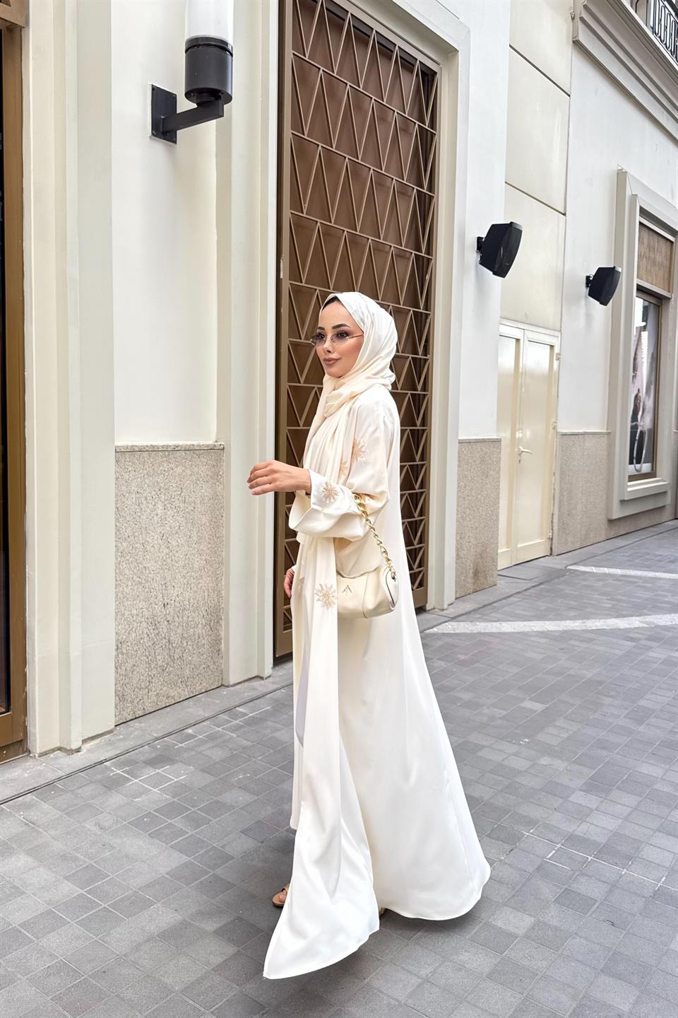 Şal Aksesuarlı Nakış Boncuklu Abaya - Krem