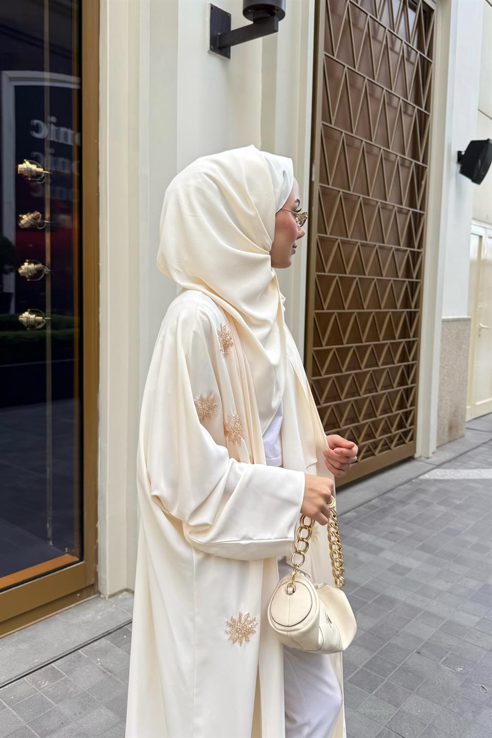 Şal Aksesuarlı Nakış Boncuklu Abaya - Krem