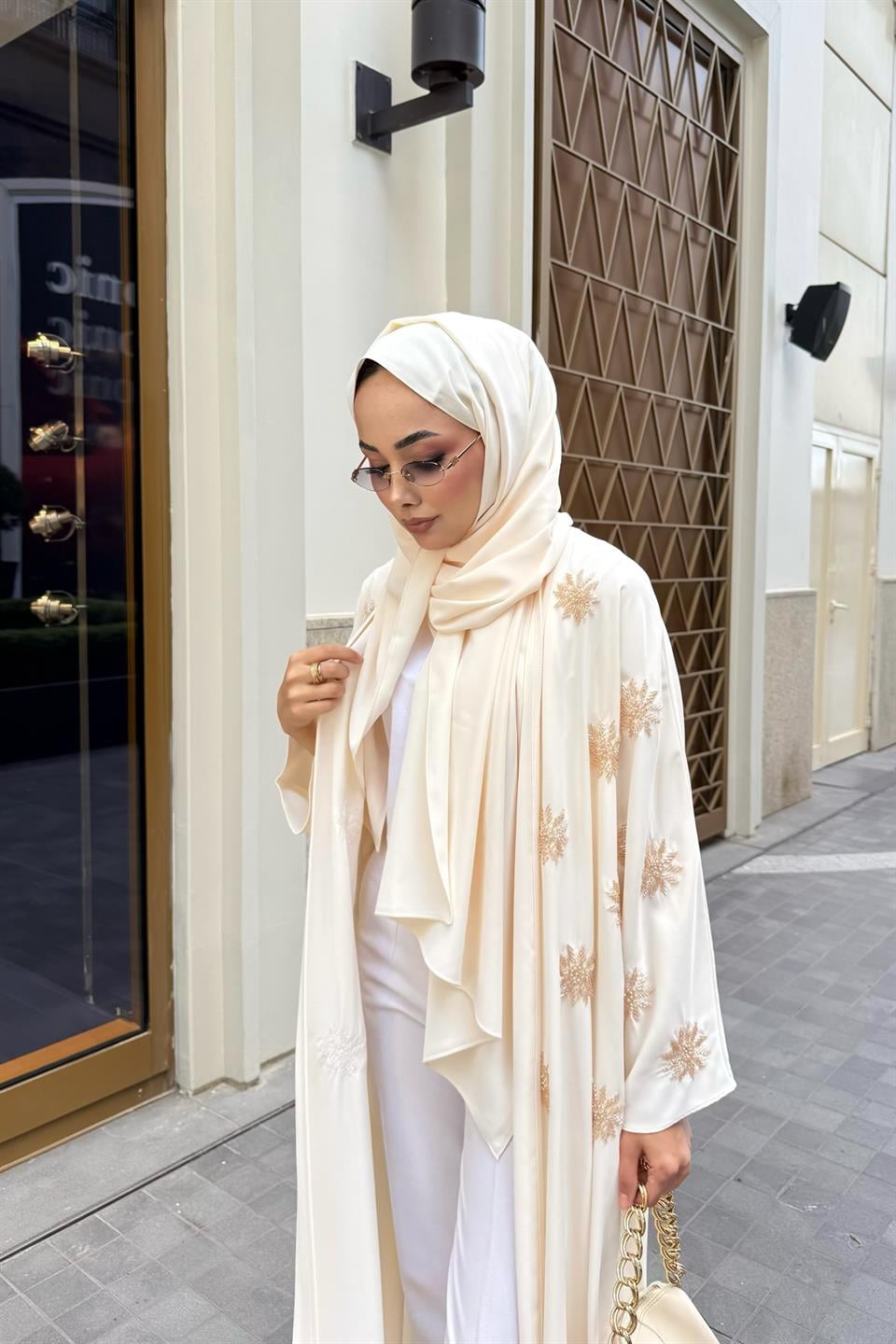 Şal Aksesuarlı Nakış Boncuklu Abaya - Krem