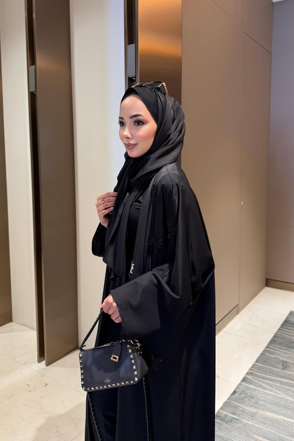 Şal Aksesuarlı Nakış Boncuklu Abaya - Siyah