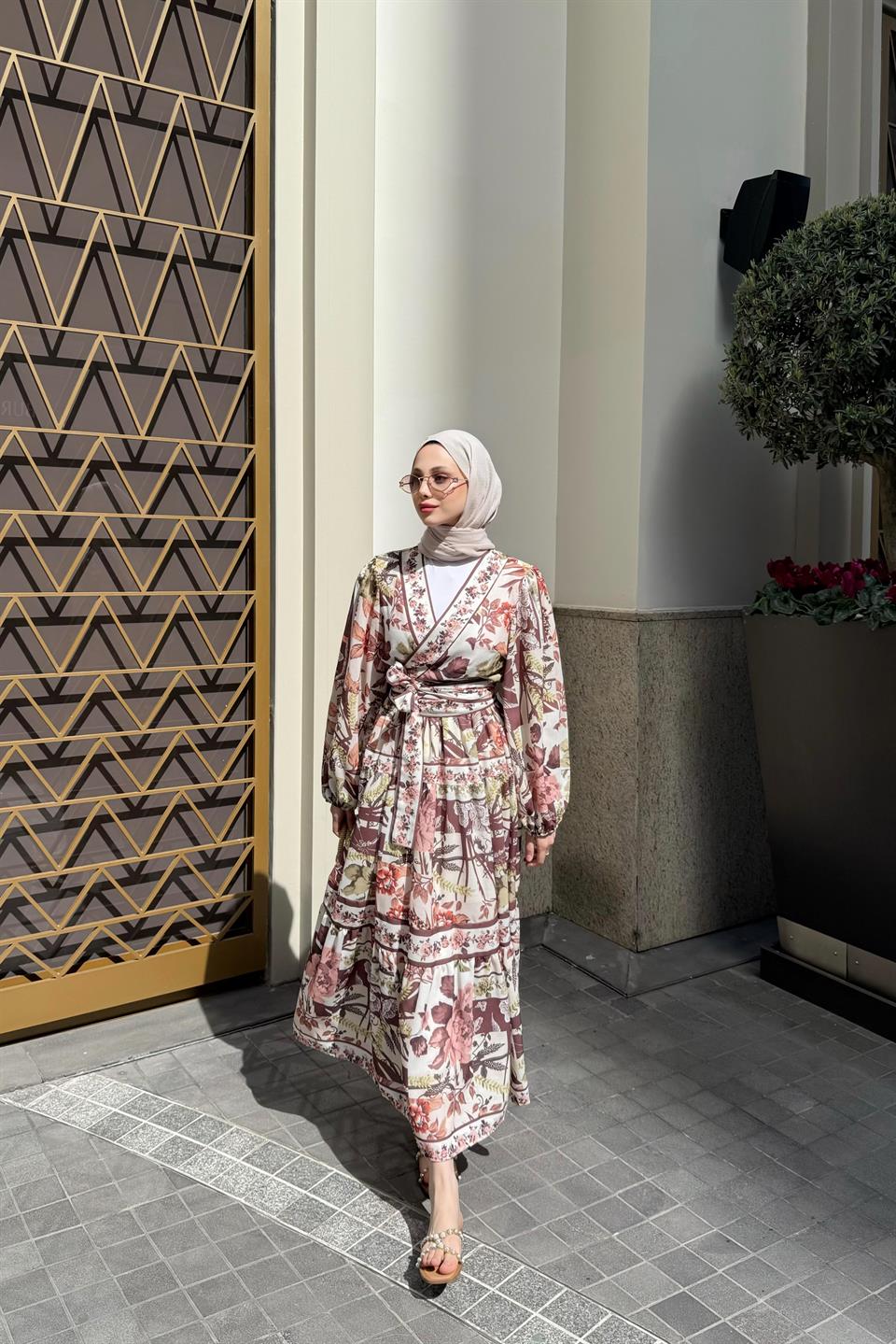 V-Neck Patterned Skirt Suit - Brown