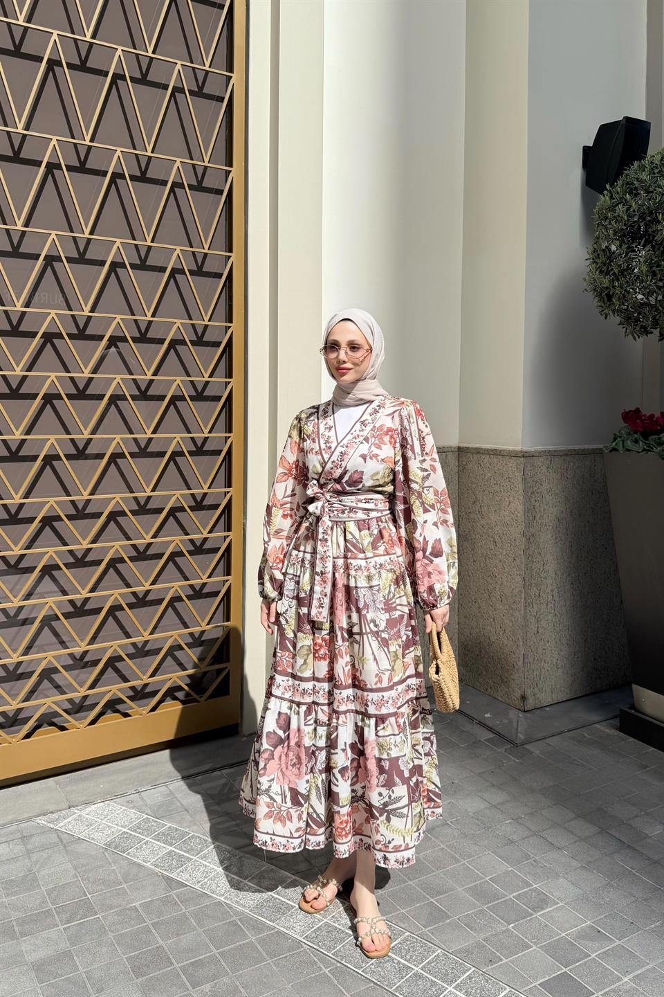 V-Neck Patterned Skirt Suit - Brown