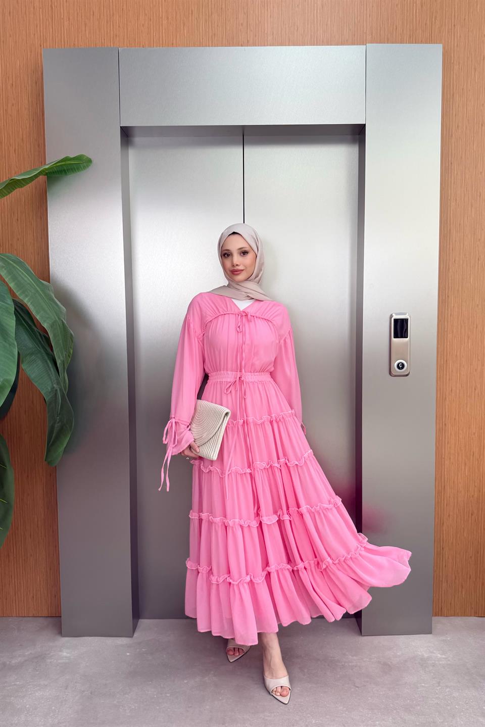 V Yaka Güpürlü Şİfon Elbise - Pembe