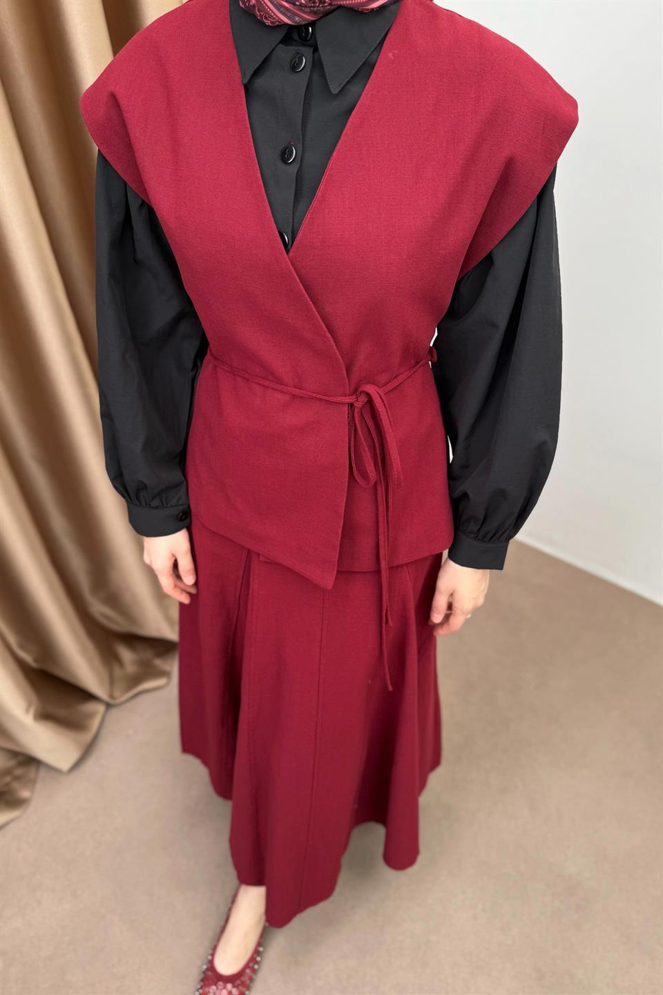 V-Neck Vest and Skirt Suit - Burgundy