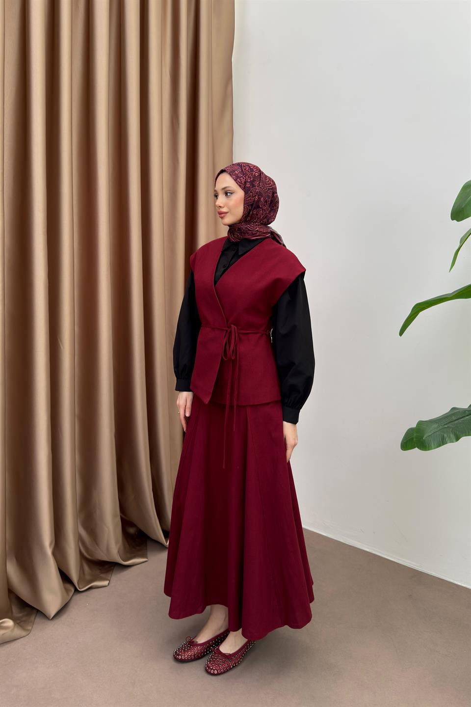 V-Neck Vest and Skirt Suit - Burgundy