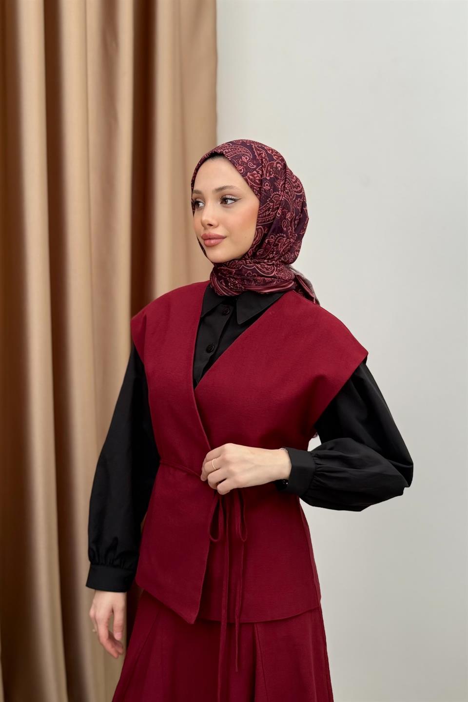 V-Neck Vest and Skirt Suit - Burgundy
