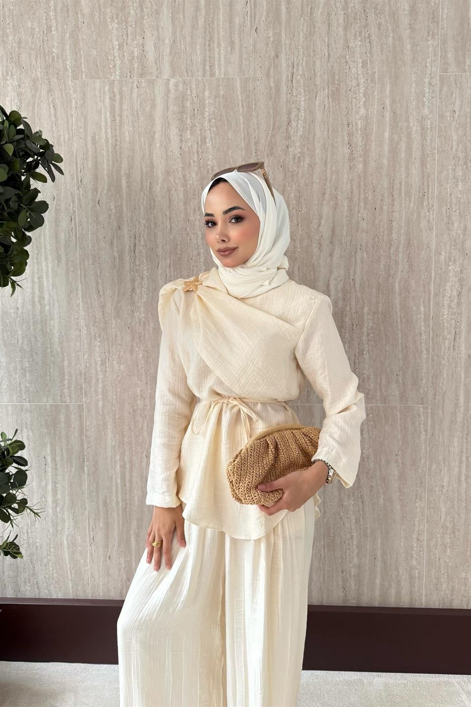 Yıldız Aksesuarlı Pantolonlu Takım - Ekru