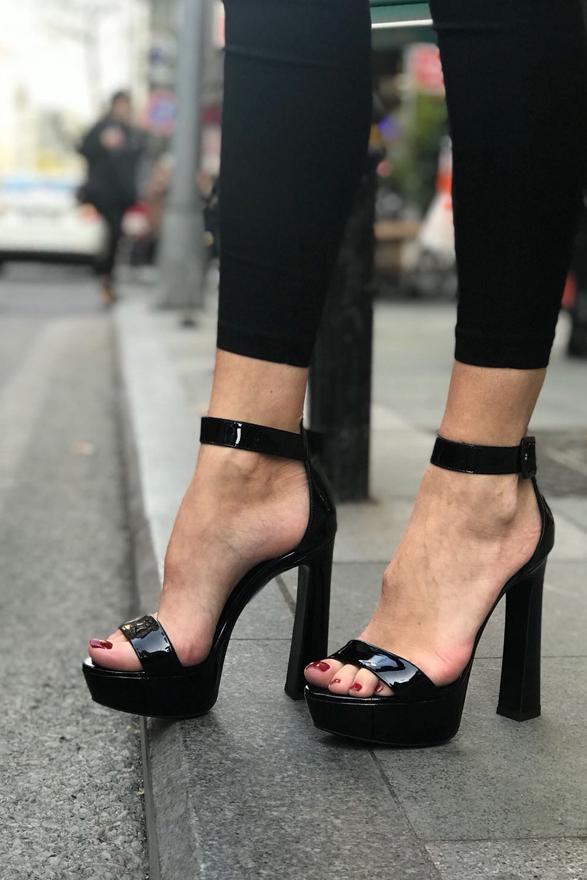Adriana Siyah Rugan Hakiki Deri Tek Bant Platform Topuklu Ayakkabı -  TrendyTopuk.com