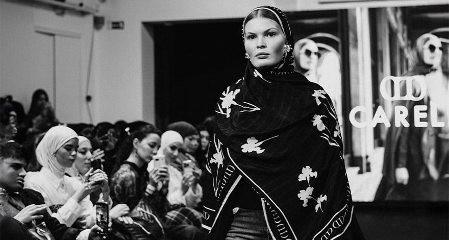 Paris Moda Haftası’nda Carell ile Modest Estetik