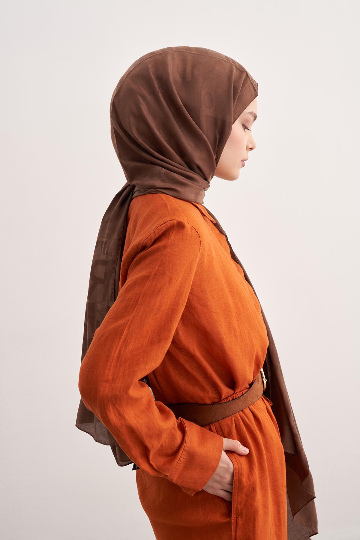 Yazı Desen Jakar İtalyan İpekli Şal Küllü Kahve