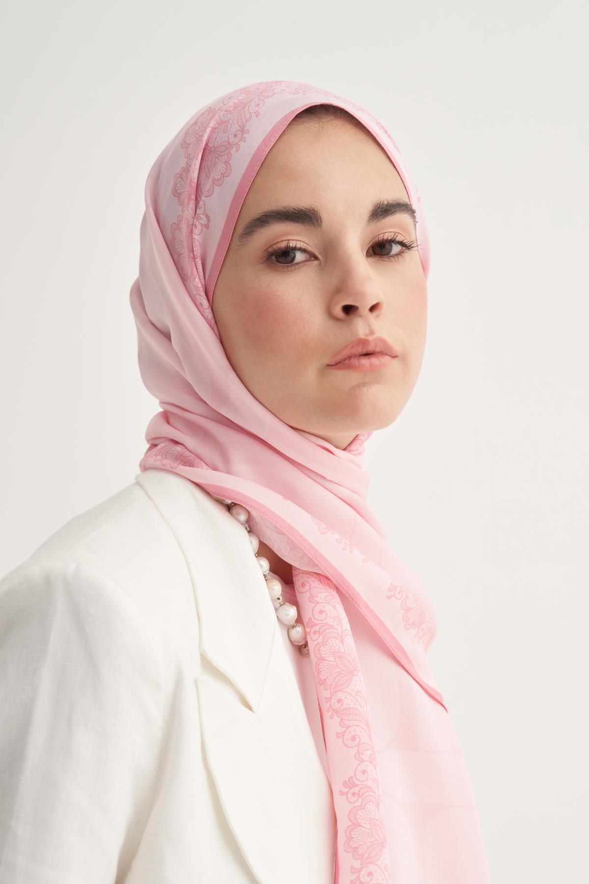 Floral Monogram Floş Şal Şeker Pembesi