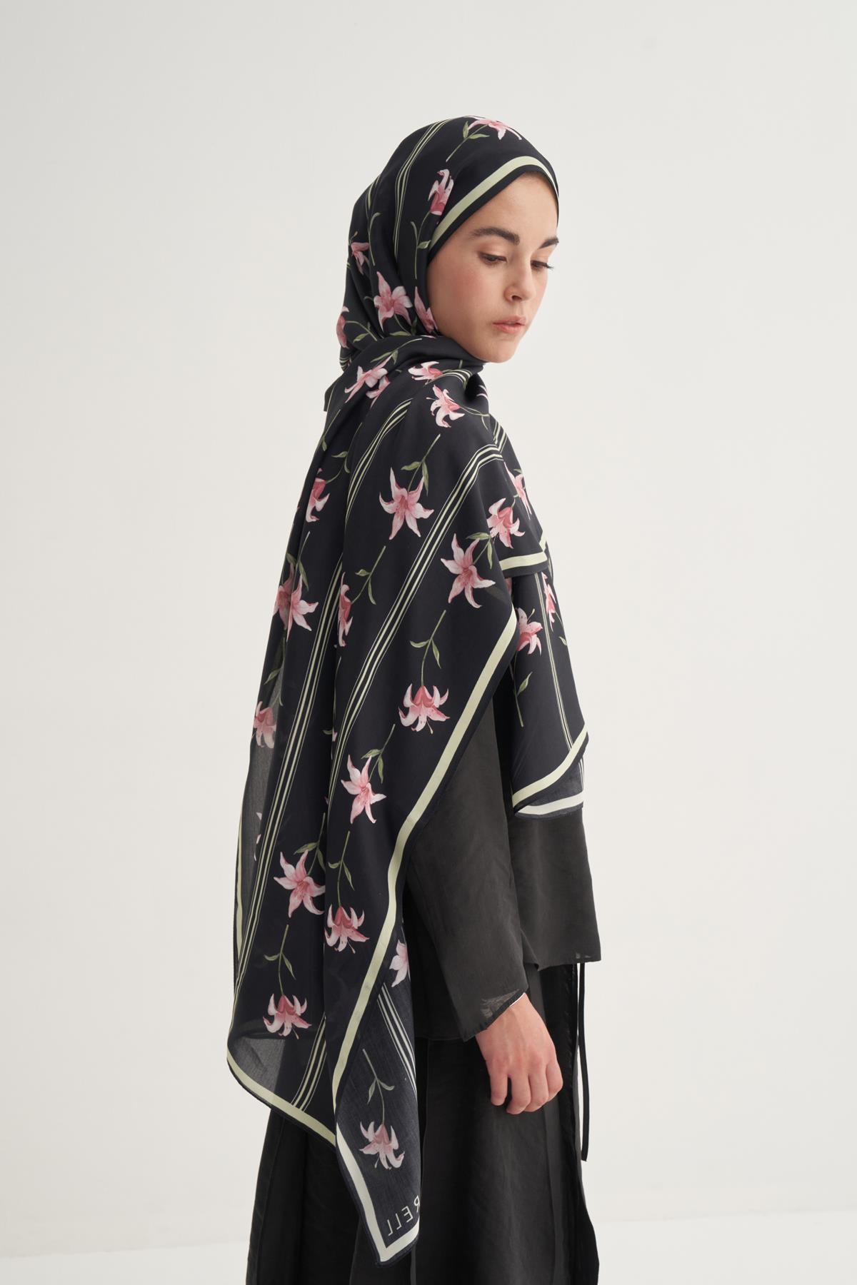Blooming Çiçekli Floş Şal Siyah