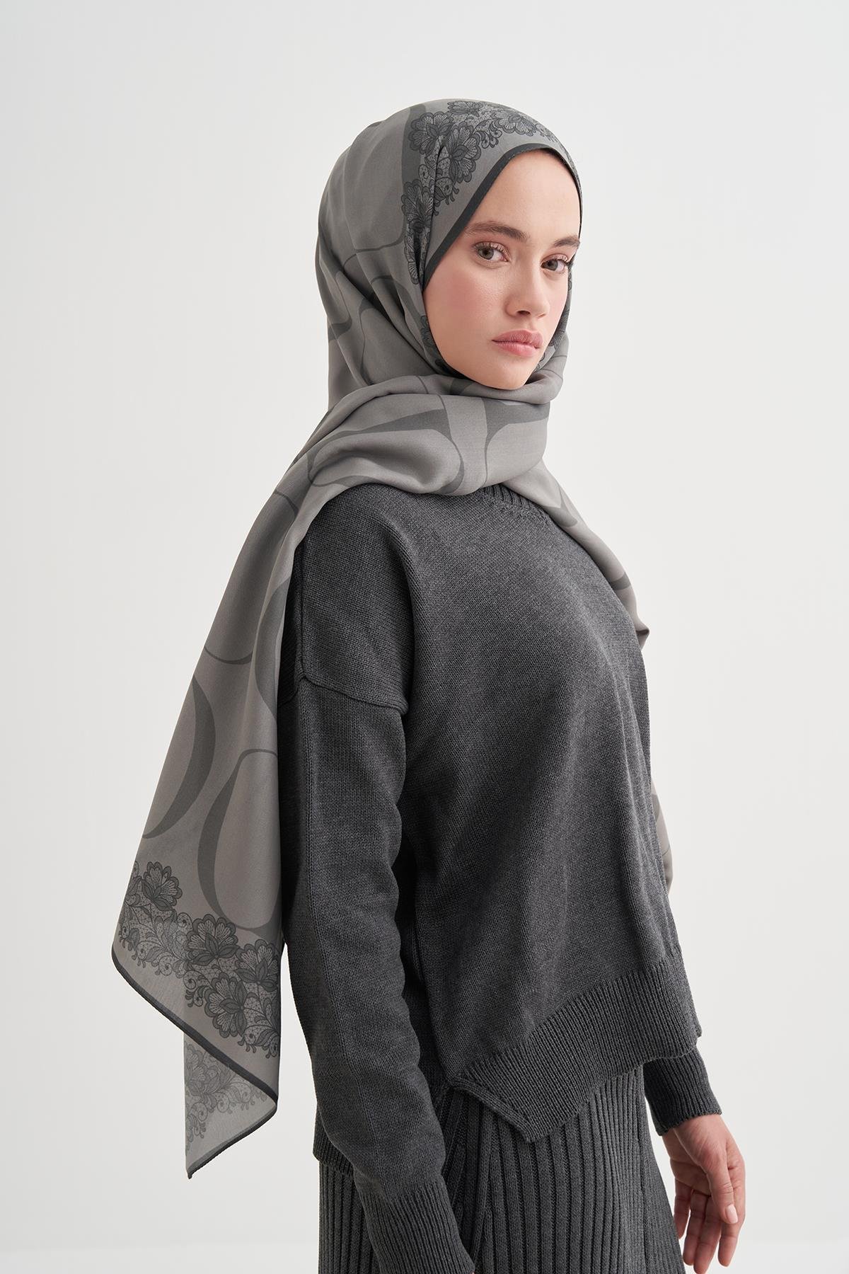 Floral Monogram Floş Şal Gri