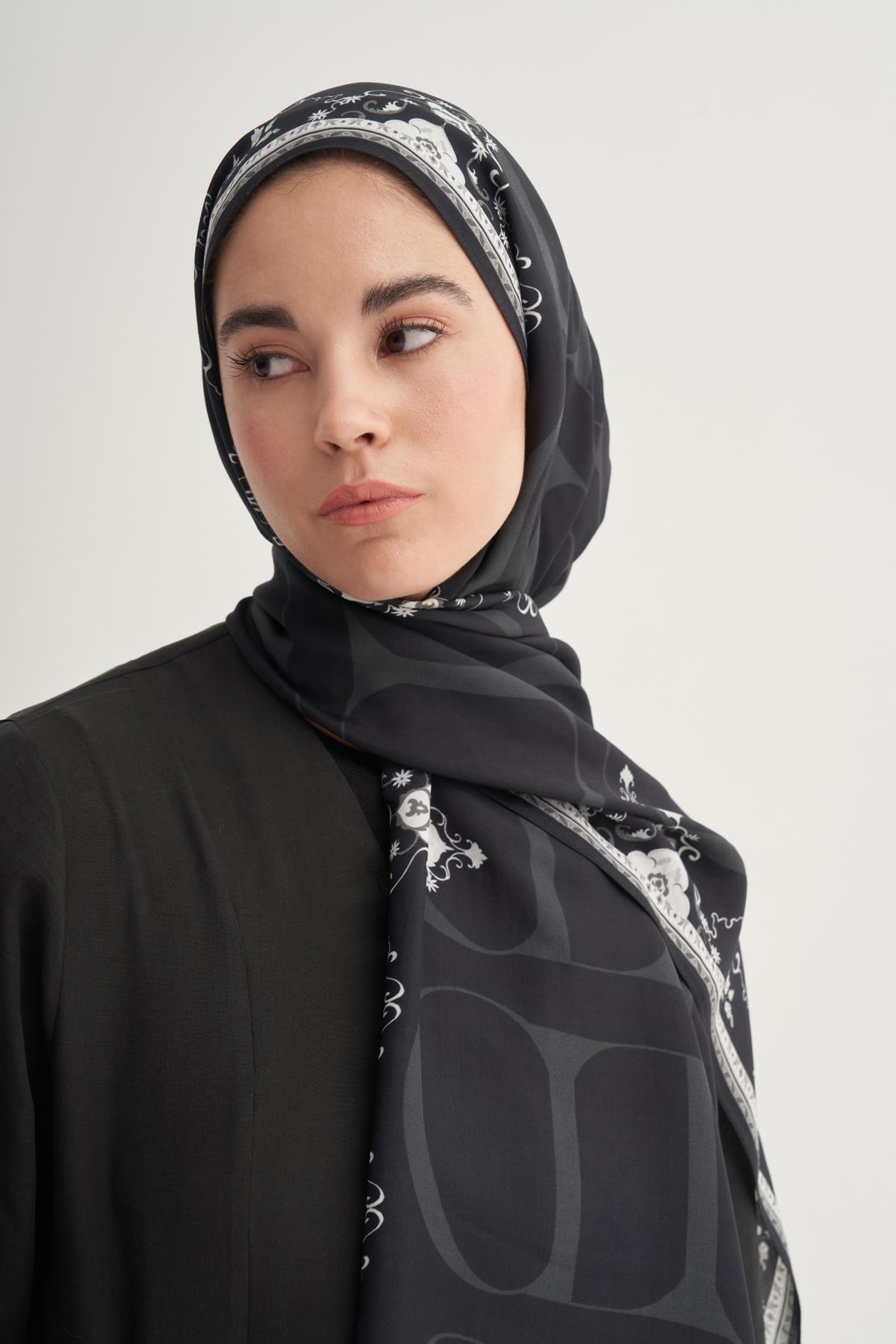 Luxe Çiçekli Monogram Floş Şal Siyah