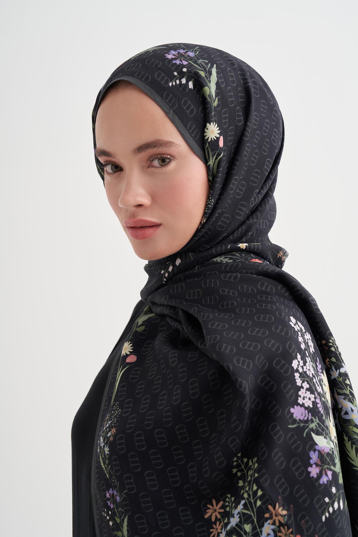 Buket Monogram Floş Şal Siyah