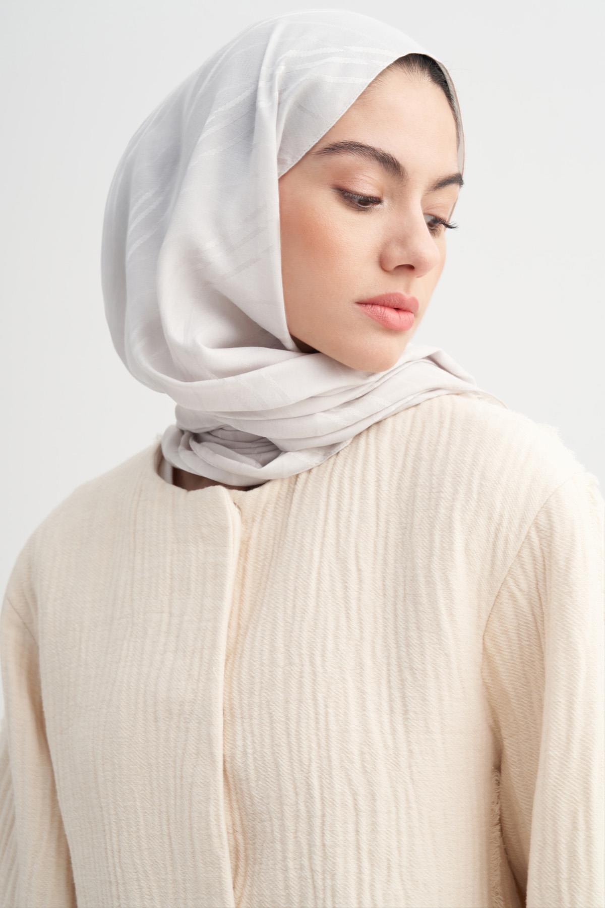 Simetrik Jakar  İtalyan İpekli Şal Gümüş