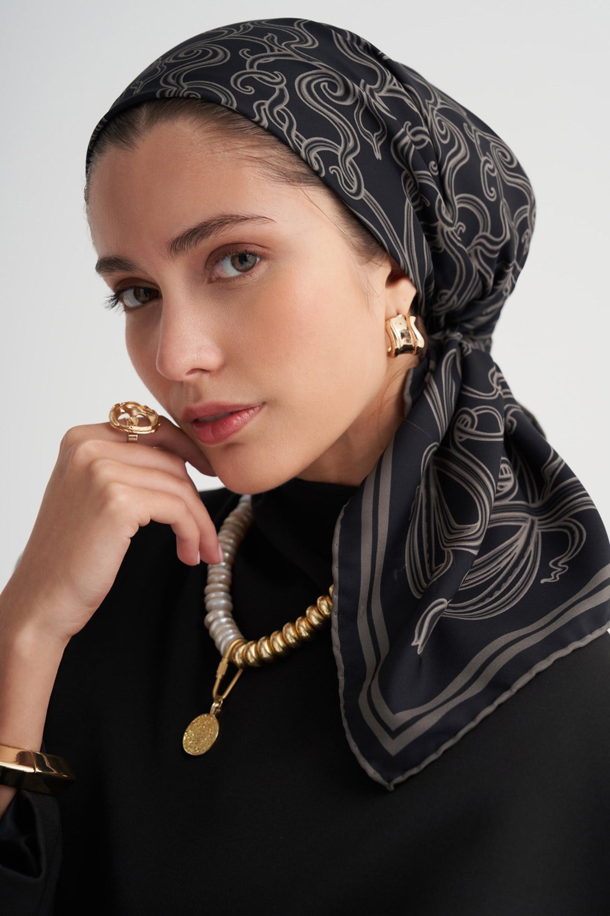 Serena Siyah Twill Eşarp