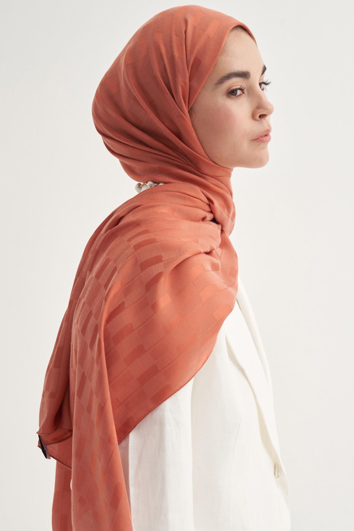 Küpçizgi Jakar İtalyan İpekli Şal Kiremit