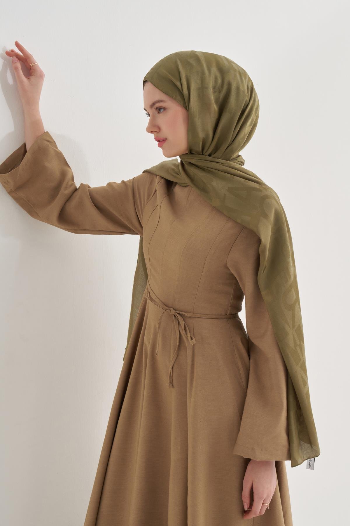 Yazı Desen Jakar İtalyan İpekli Şal Zeytin Yeşili