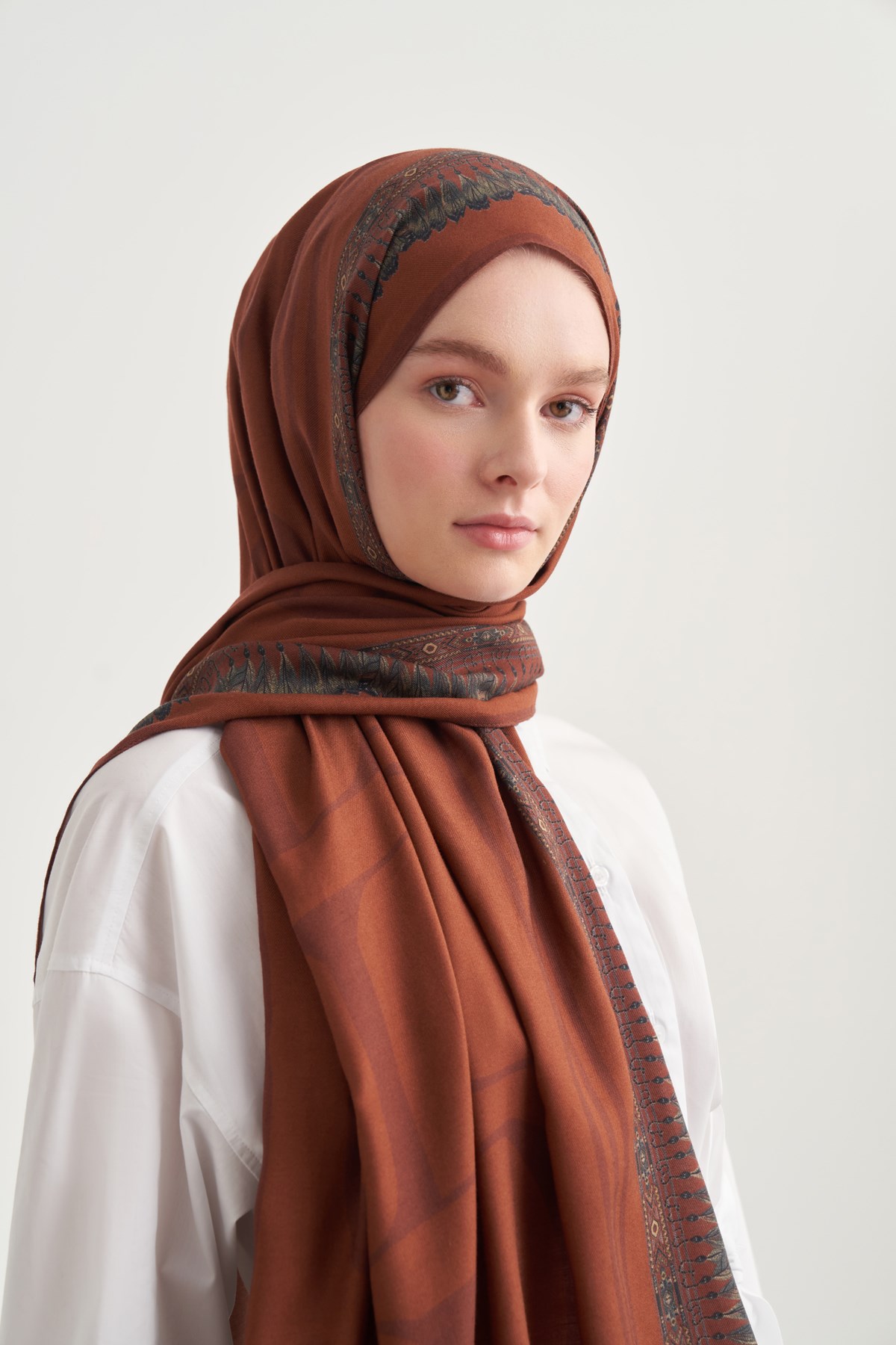 Monogram Desen Norena Yünlü Şal Kremit