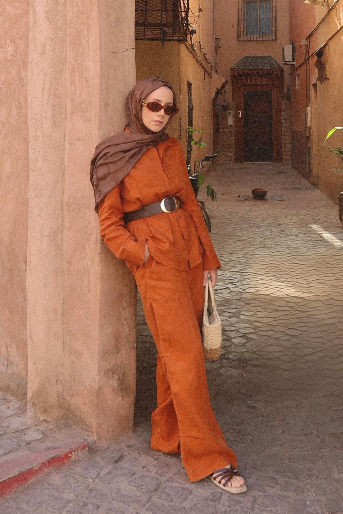 Feyza Hakyemezin Tercihi Yazı Desen Jakar İtalyan İpekli Şal Küllü Kahve