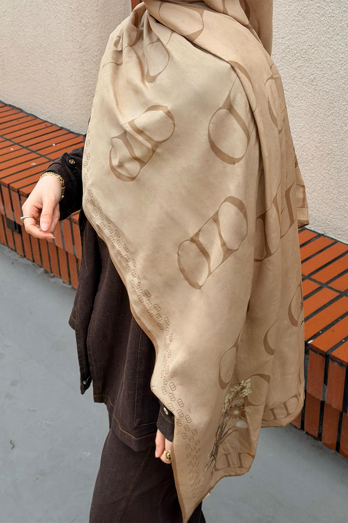 Elegance Monogram Floş Şal Camel