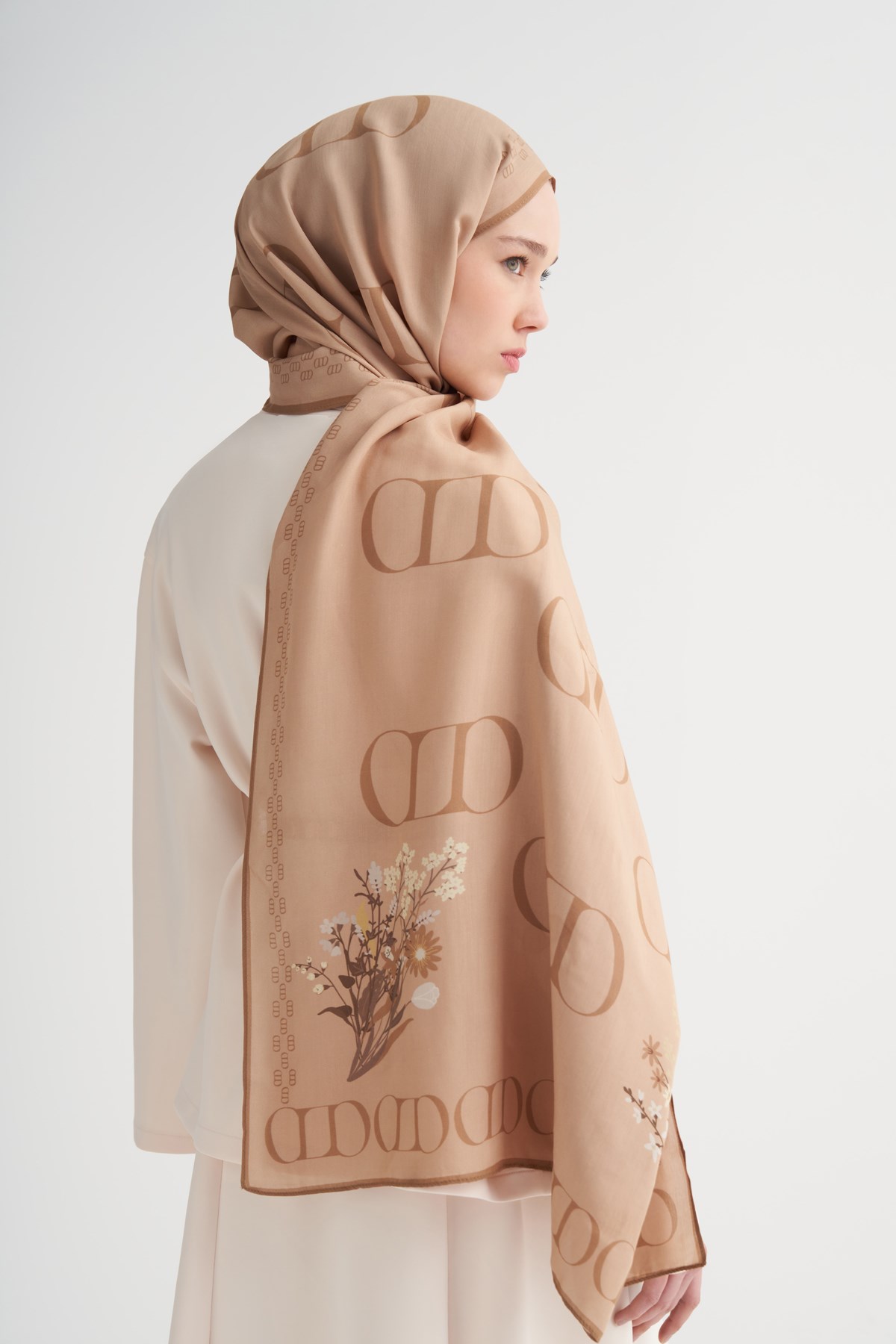 Elegance Monogram Floş Şal Camel