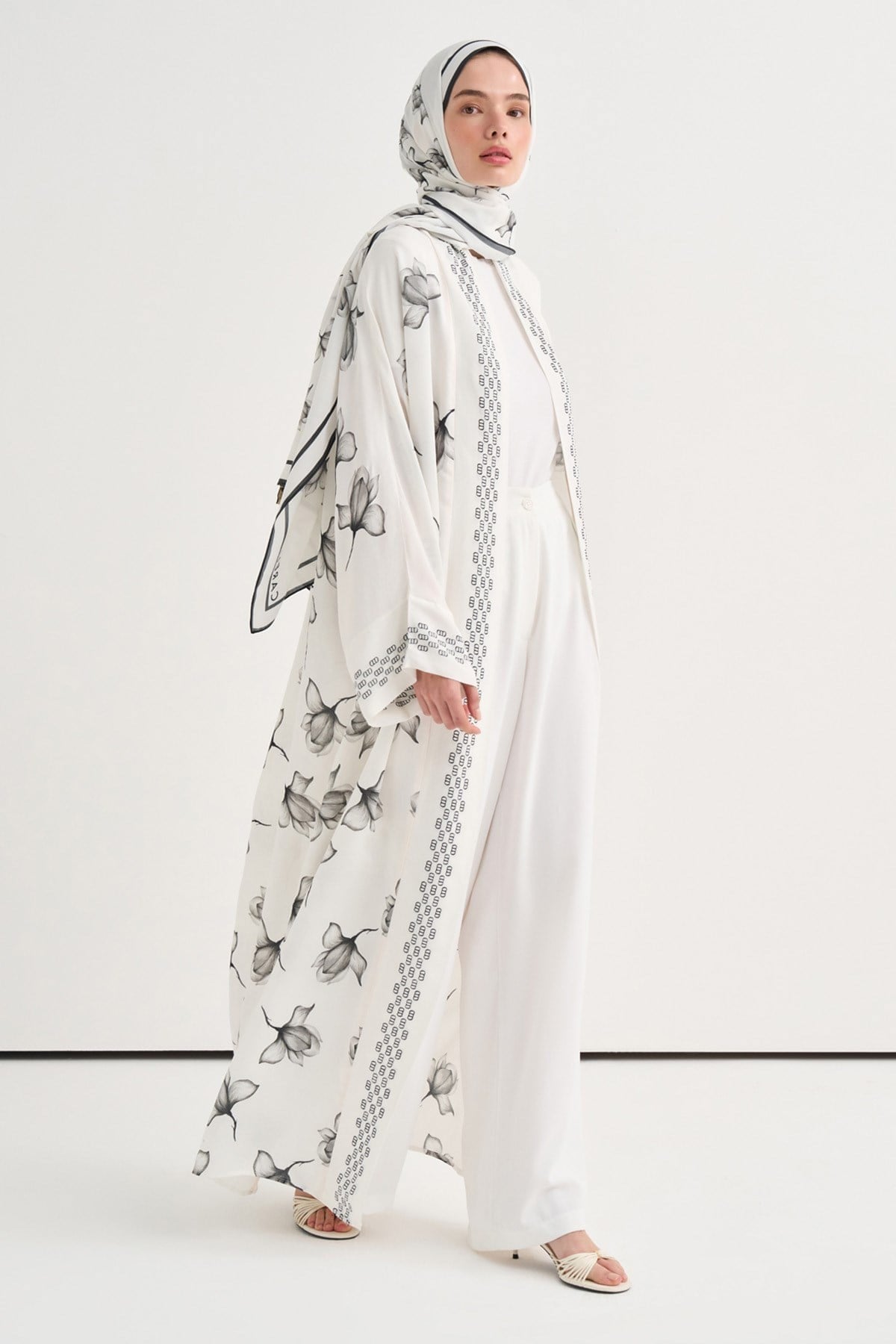 Lilia Floş Abaya Ekru