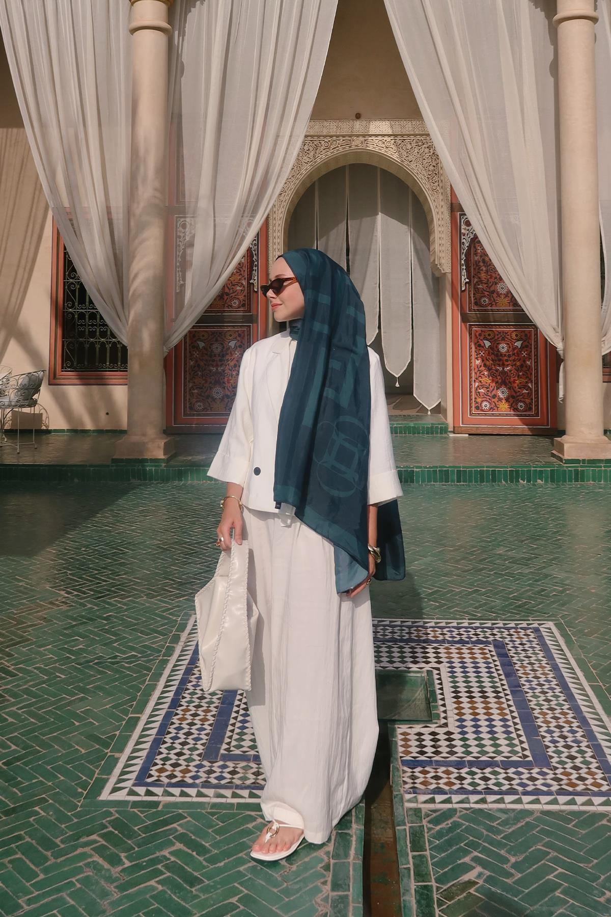 Feyza Hakyemezin Tercihi Glamour Zümrüt Yeşili Monogram Floş Şal