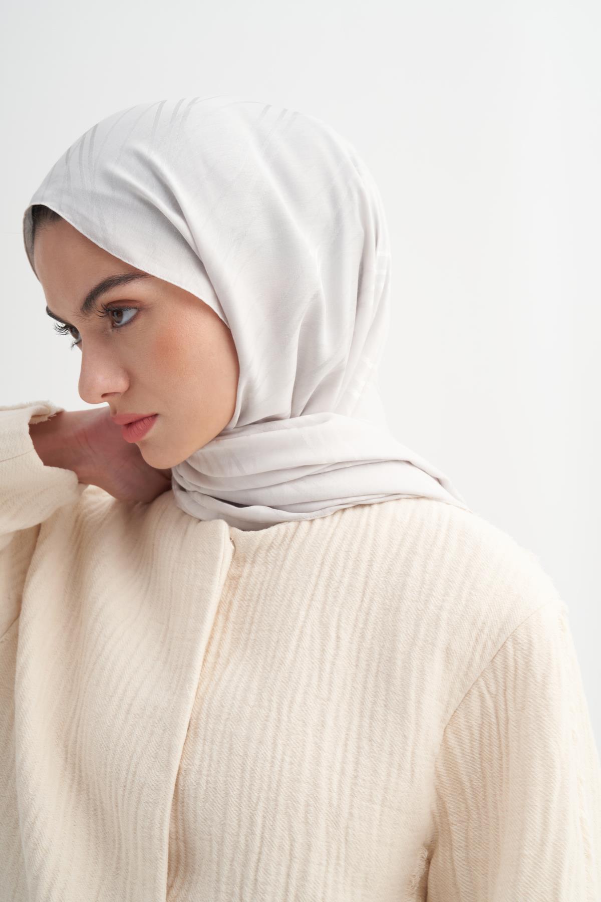 Simetrik Jakar  İtalyan İpekli Şal Gümüş