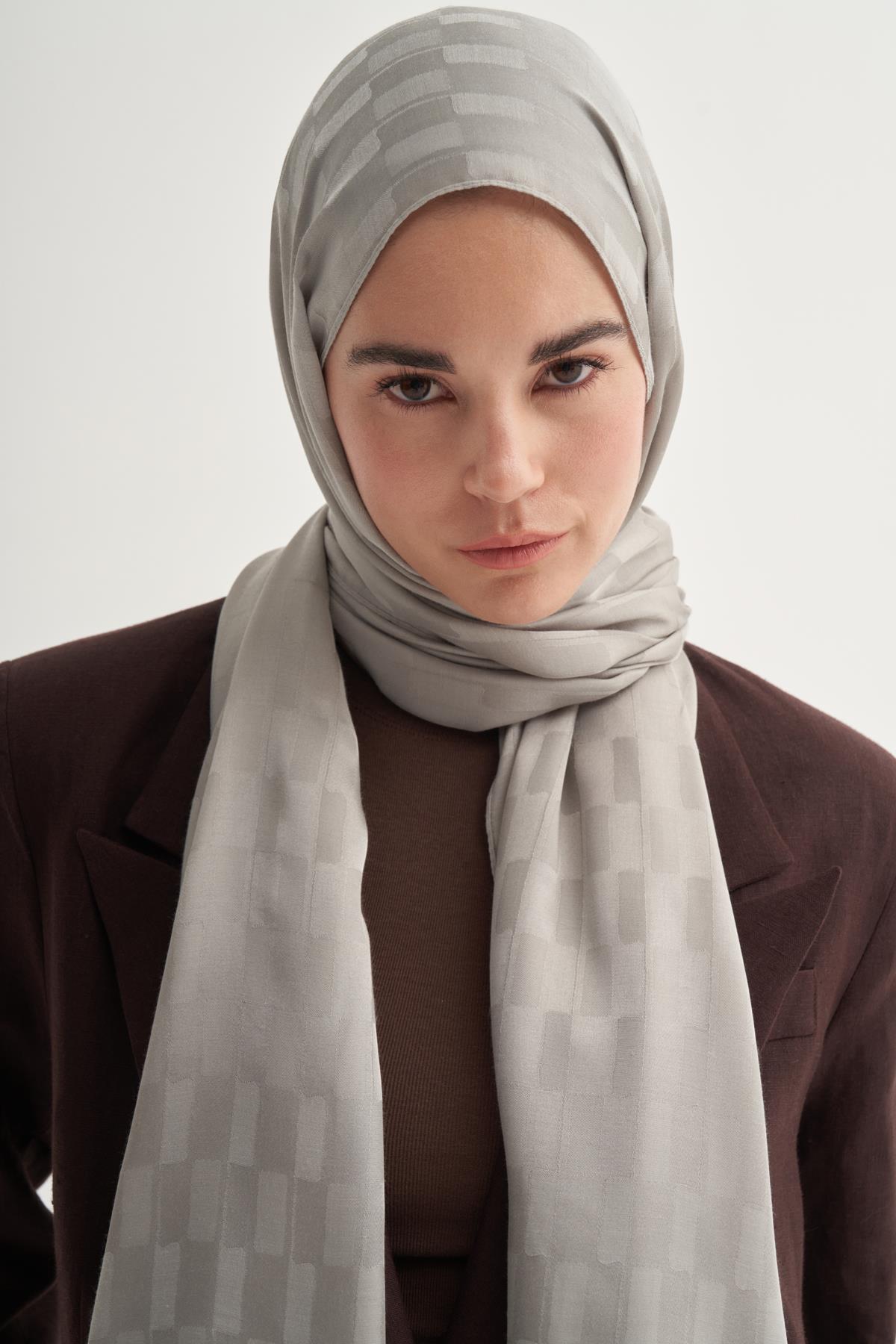 Küpçizgi Jakar İtalyan İpekli Şal Açık Gri