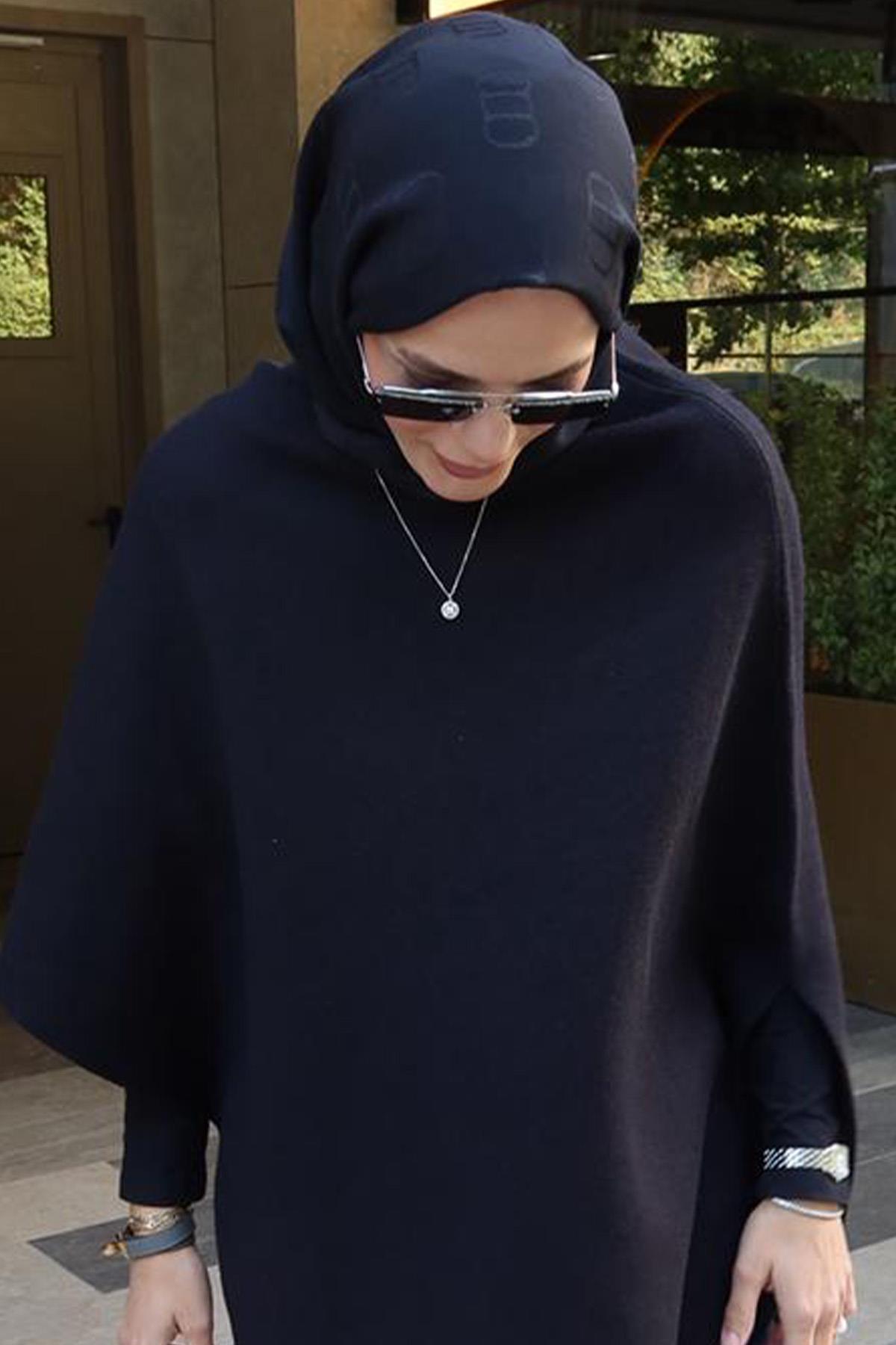 Elif Topdağın Tercihi Monogram Desen Liora Pamuk Şal Siyah