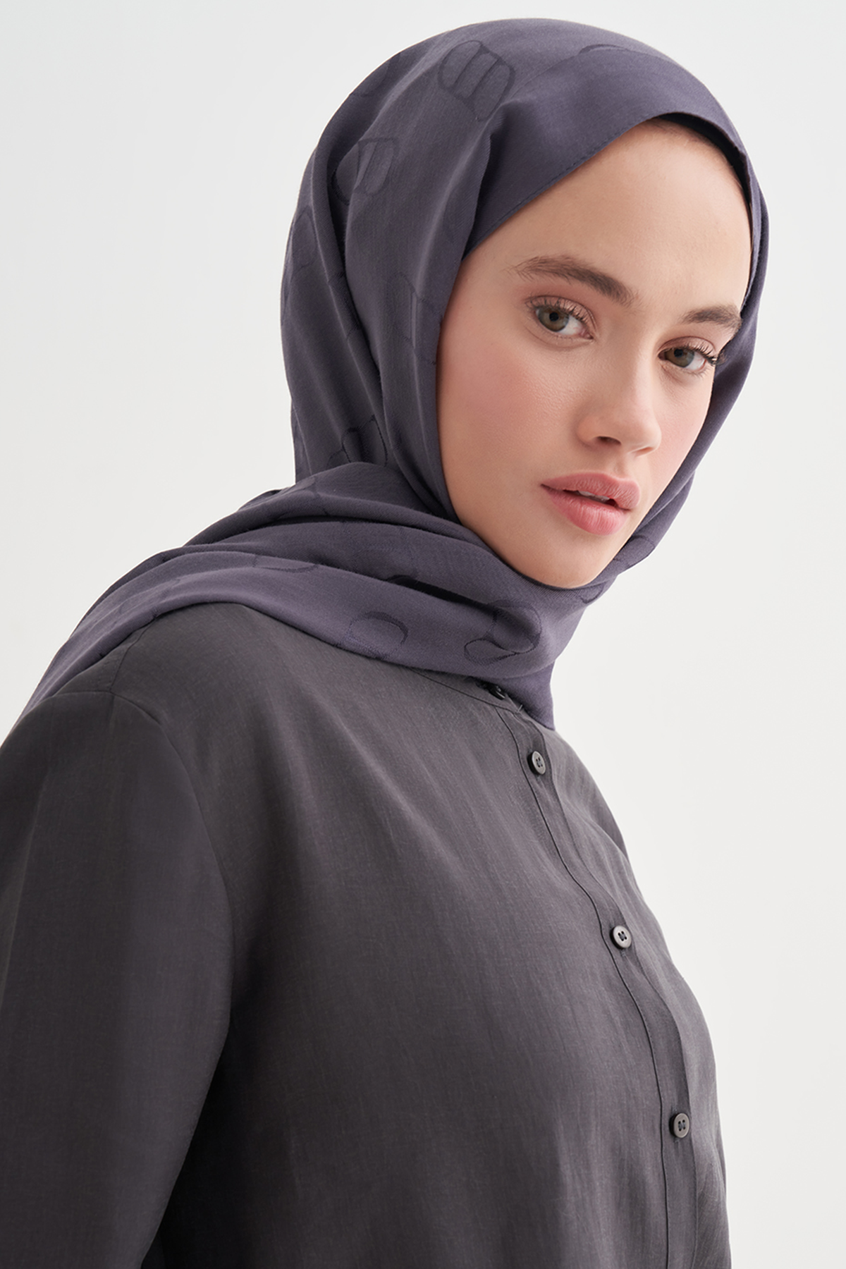 Monogram Desen Liora Pamuk Şal Füme