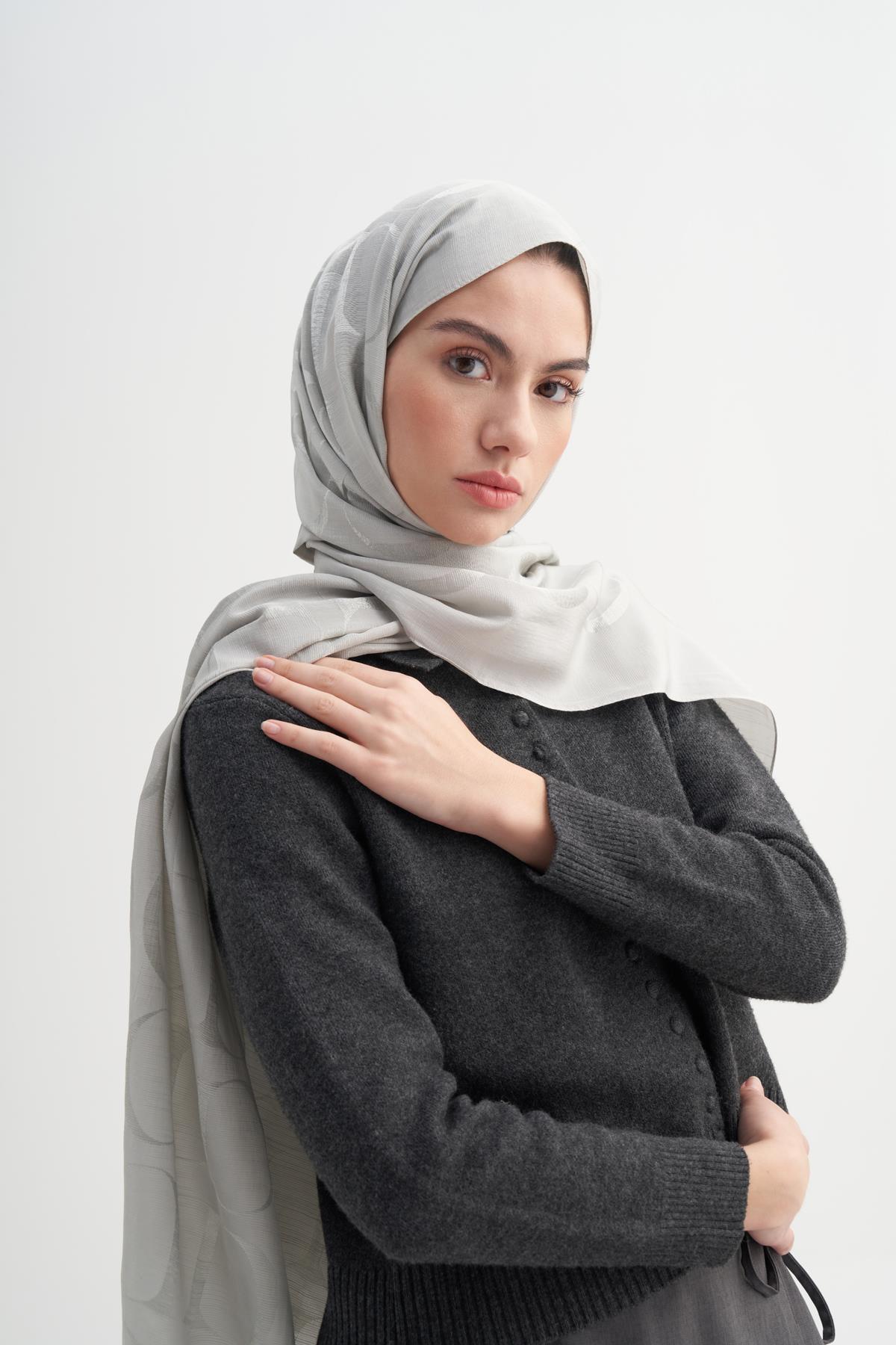 Monogram Desen Rina Floş Jakar Şal Gümüş