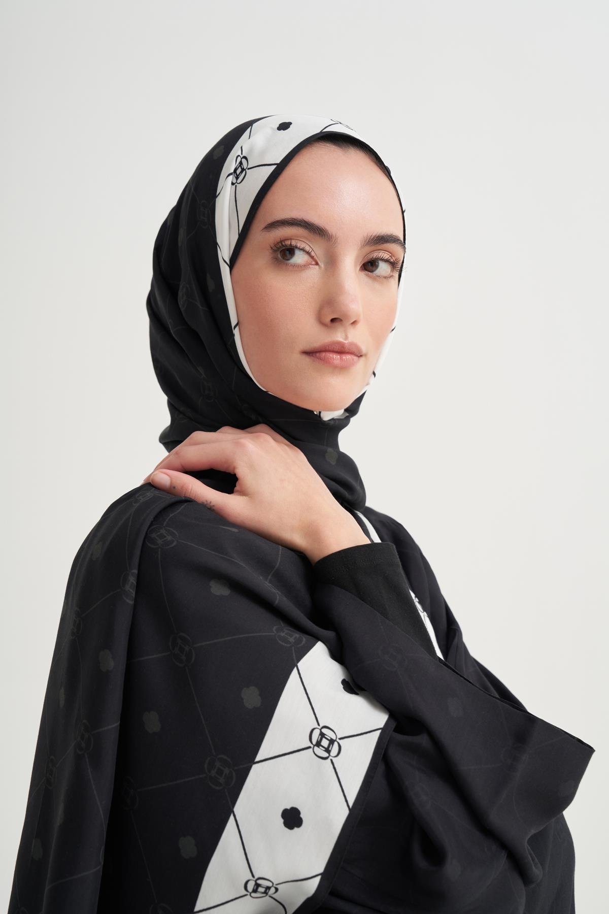 Mia Monogram Floş Şal Siyah